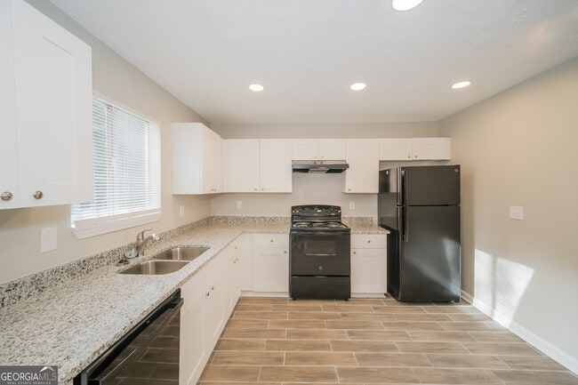 Building Photo - 205 Wellington Dr