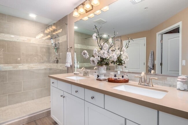 Building Photo - 2425 W Bronco Butte Trl