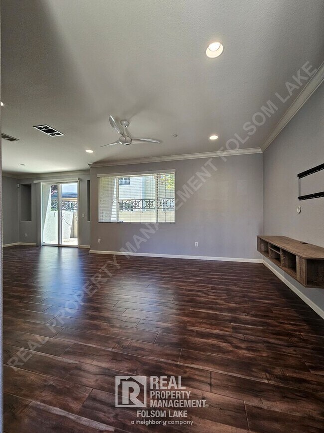 Building Photo - 3 Bed 2.5 Bath | Large Private Patio | Rivage in the Parkway