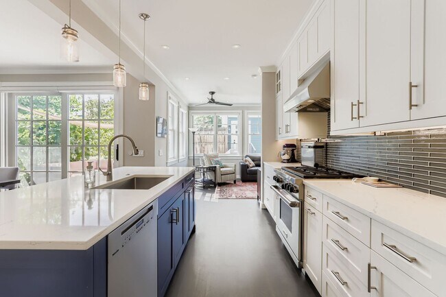 Building Photo - Beautiful Fully Furnished New Build in Newlands