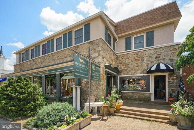 Building Photo - 601 Martingale Rdg Dr