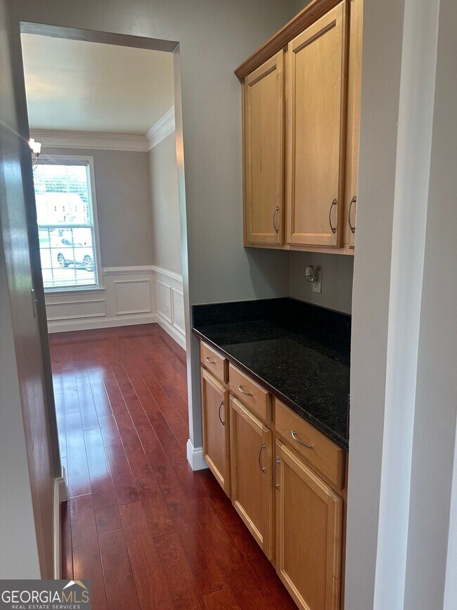 Building Photo - 711 Pine Grove Cir