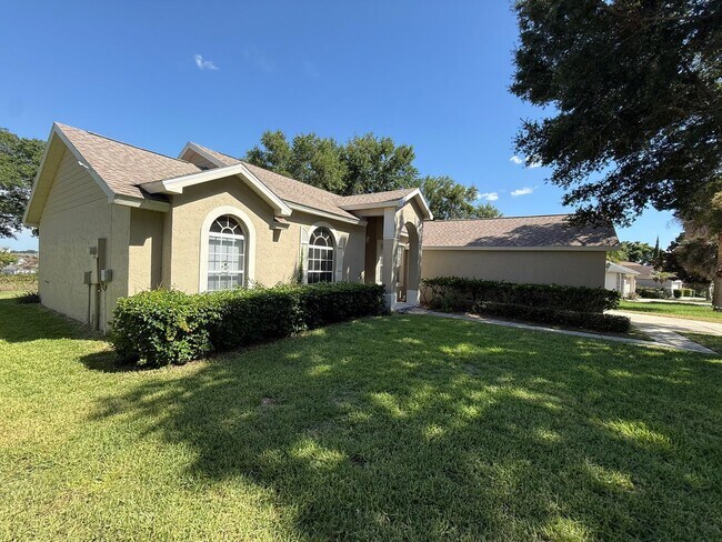 Building Photo - 2735 Cedaridge Cir