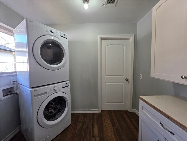 Building Photo - 3227 Dalview St