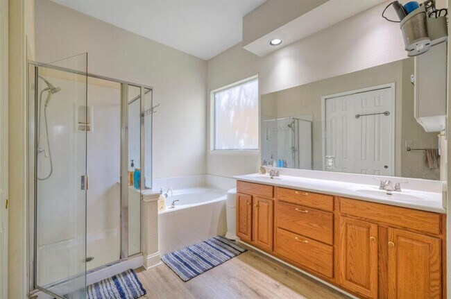 Building Photo - 3912 Coopers Hawk Cove