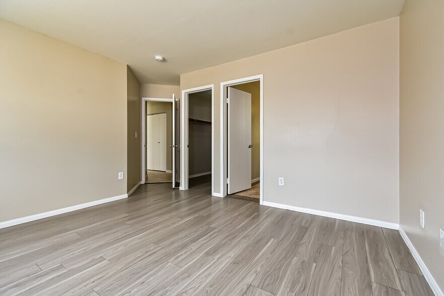 Building Photo - 2306 Hollow Oak Ave