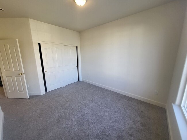 Building Photo - 2495 Table Rock Dr