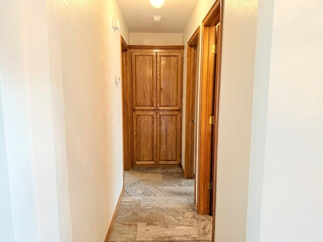 Building Photo - 700 Eastview Dr
