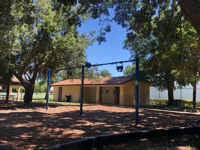 Building Photo - WEDGEFIELD GOLF COURSE VILLA