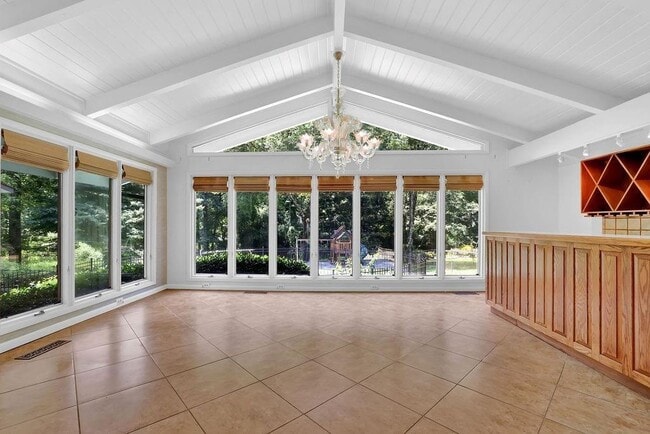 Building Photo - 505 River Valley Rd NW