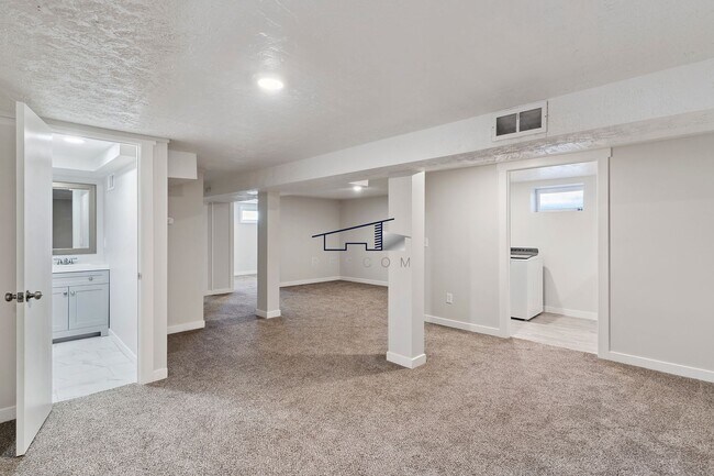 Building Photo - Updated North Ogden 4 Bedroom 2 Bathroom Home!