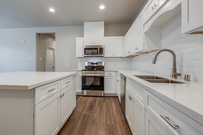 Building Photo - 137 Pk Pl Cir