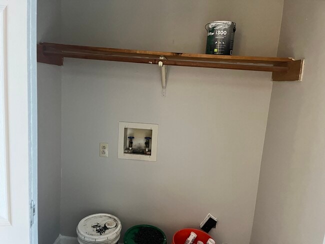 Laundry hook up - 134 Newtown Rd NE