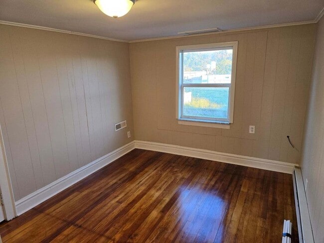 Building Photo - 2470 Collis Ave