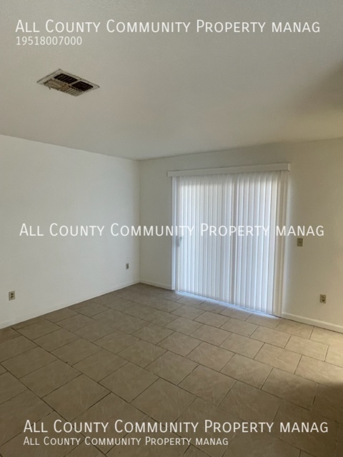 Building Photo - 2 bed/2 bath + POSSIBLE 3 bed Single Famil...