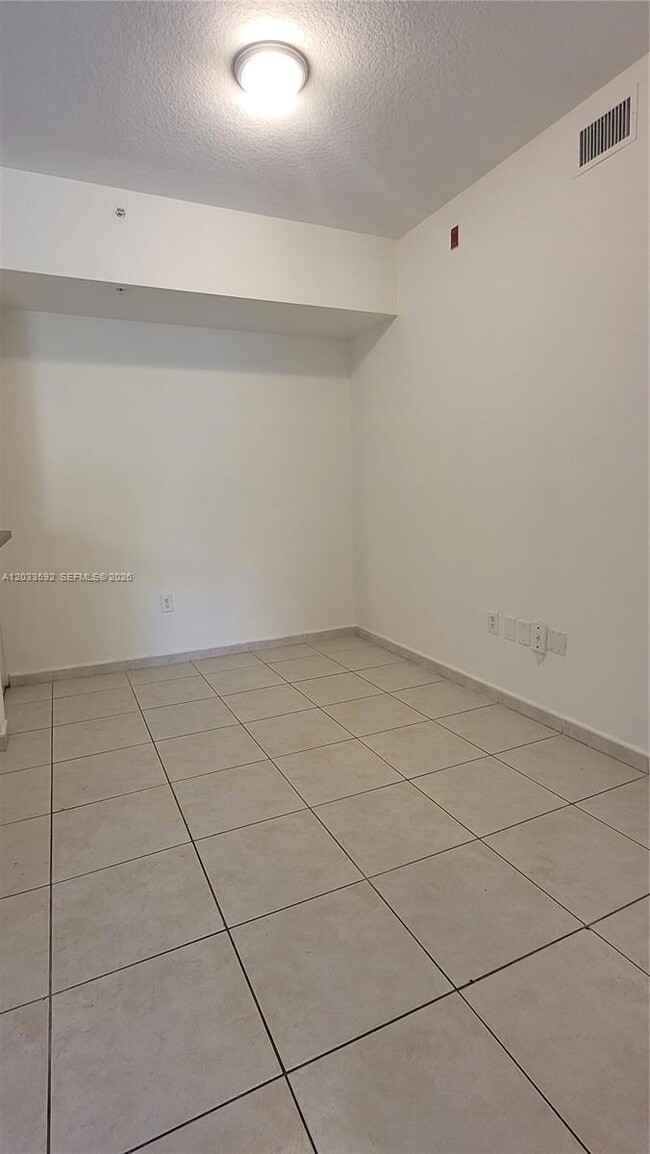 Building Photo - 7280 NW 114th Ave