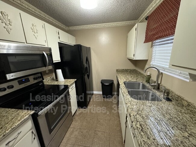 Building Photo - 44 Phlox Dr