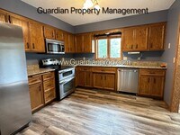 Building Photo - Eden Prairie Single Family Home, 2 Car Garage, Large Fenced Back Yard, September/October Move in