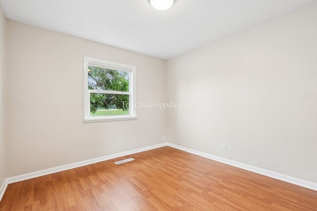 Building Photo - Updated NE Portland Home w/Fenced Yard and Upgrades!