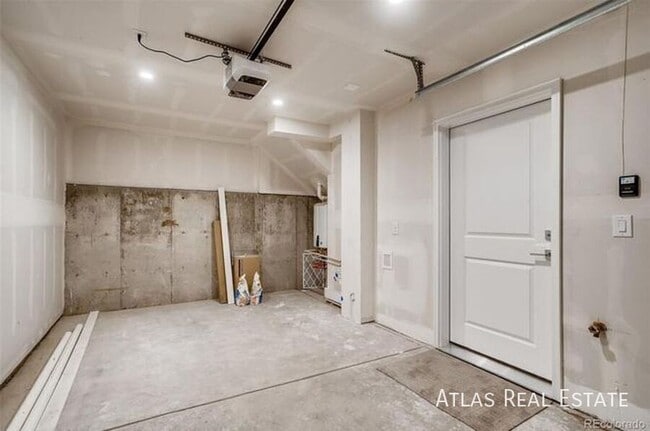 Building Photo - 88 Galapago St