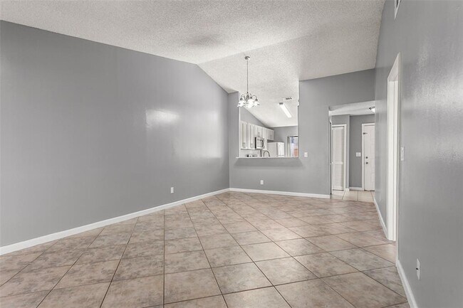 Building Photo - 85 Silver Park Cir