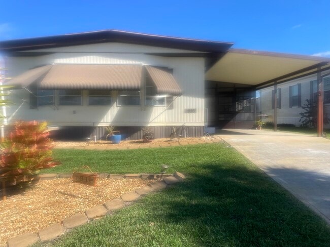 Building Photo - 7915 SE Independence Ave