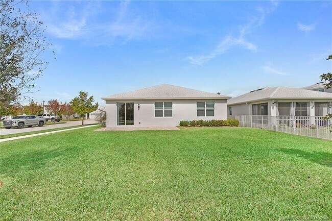 Building Photo - 10550 SW Captiva Dr