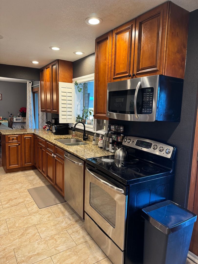 Building Photo - 500 Estes St