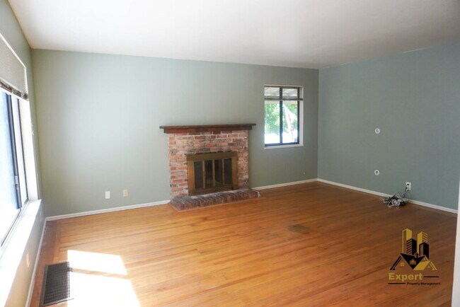 Building Photo - 7479 Skycrest Ct