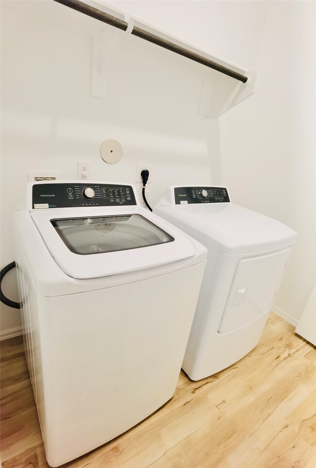 Building Photo - 5523 Knox Lndg Dr