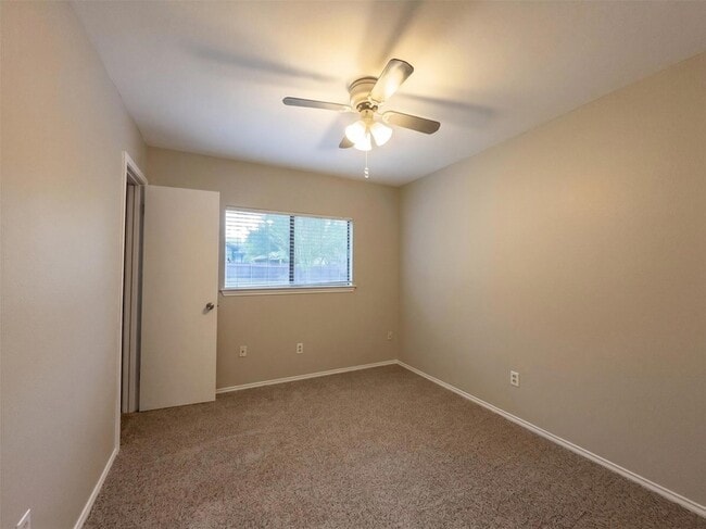 Building Photo - 13004 Campos Dr
