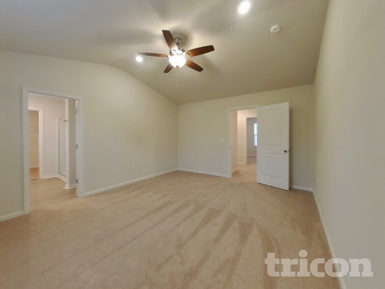 Building Photo - 727 Hawley St