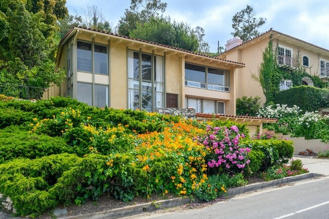 Building Photo - 552 Vía Del Monte