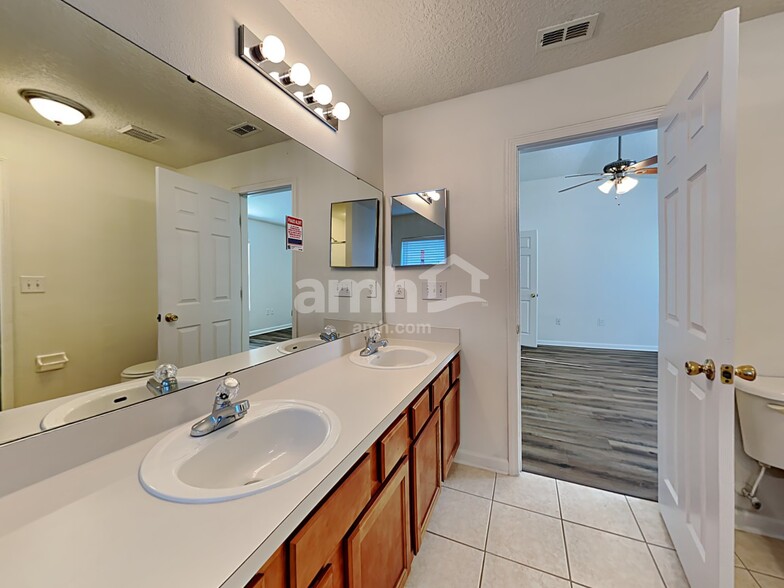 Building Photo - 201 Marisco Way