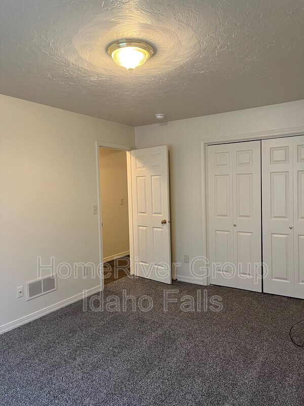 Building Photo - 1537 Canyon Ave