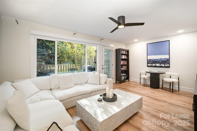 Building Photo - 4611 Hedgemore Dr