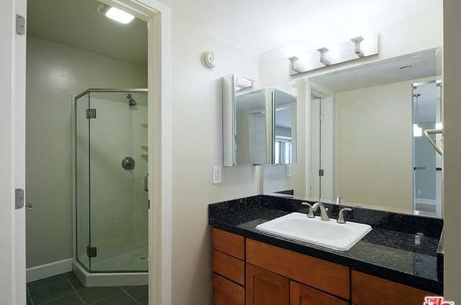 Building Photo - 10982 Roebling Ave