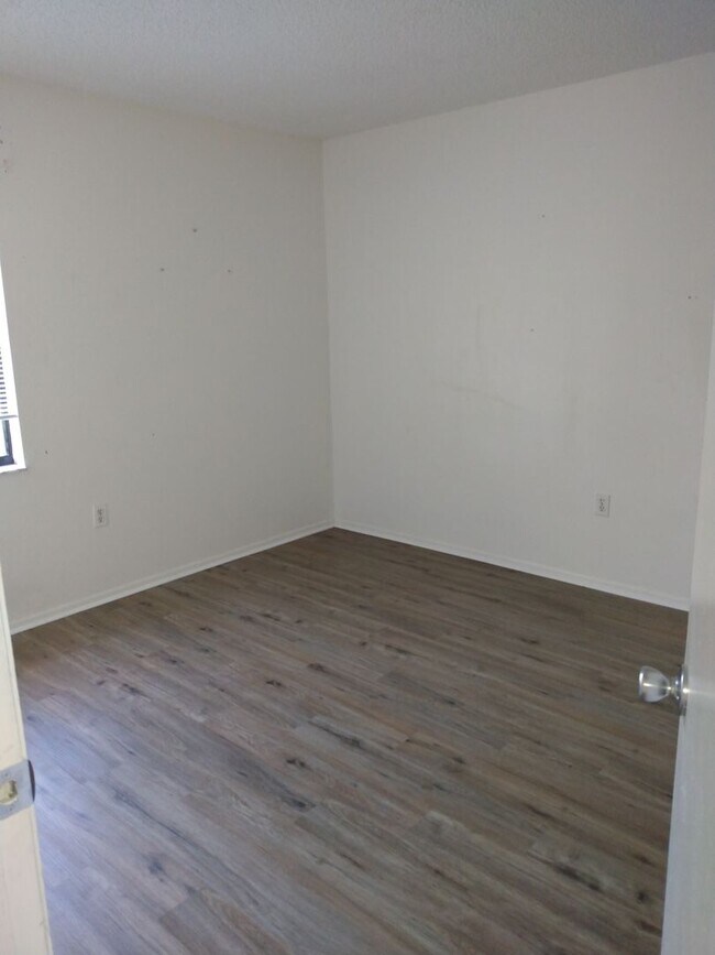 Building Photo - 3 bedroom 2 bathroom Pool House price redu...