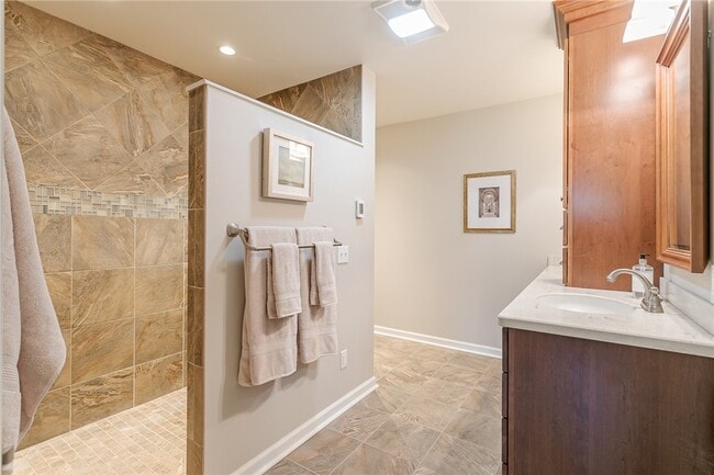 Building Photo - 72 Windward Way