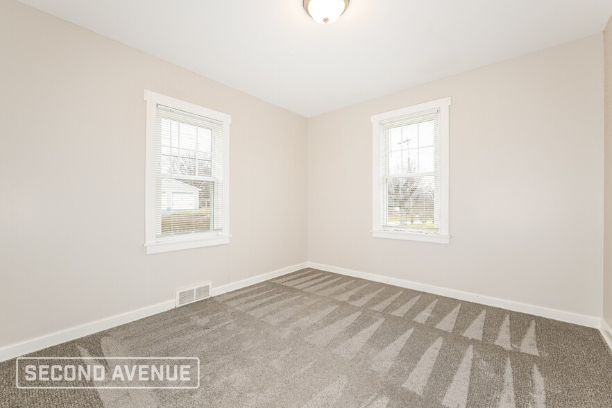 Building Photo - 137 Hill Rd