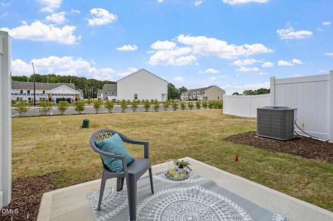 Building Photo - 24 Red Clover Dr