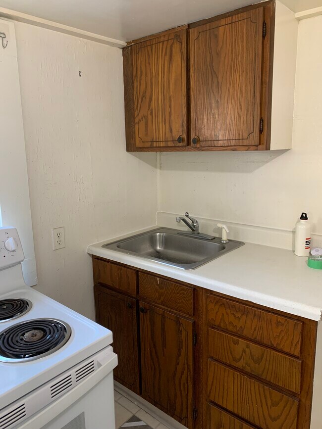 Building Photo - 1515 Poole Rd