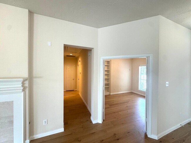 Building Photo - 12015 Concho Bay Ct