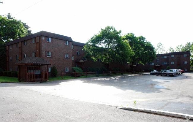 Hunter's Run Apartments - The Communities of Norris Hills at Sterigere Street