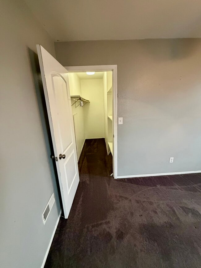 Building Photo - 416 Jackson St