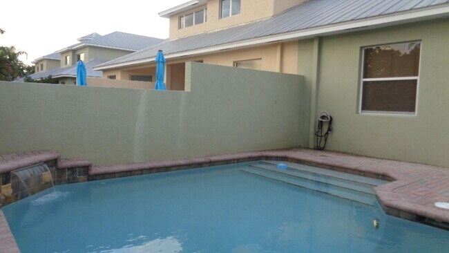 Building Photo - 1825 Bridgepointe Cir