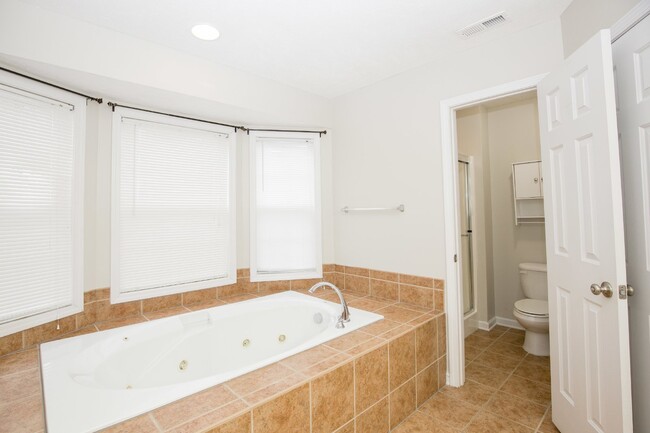 Building Photo - "Charming 4-Bedroom Home with Granite Coun...