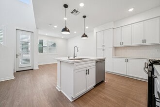 Building Photo - 11048 Luminate Dr