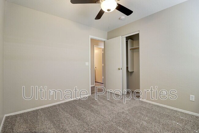 Building Photo - 15591 W Shiloh Ave