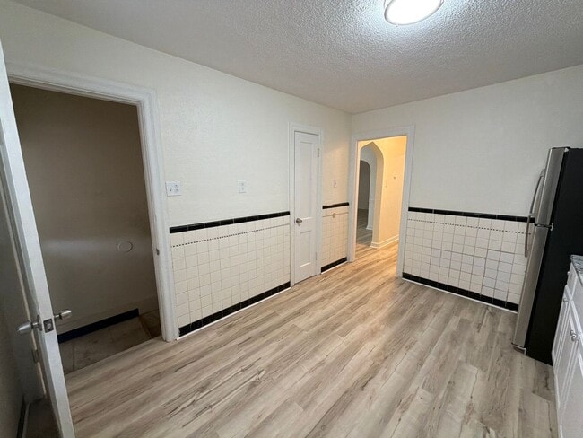 Building Photo - 3004 Capehart Dr